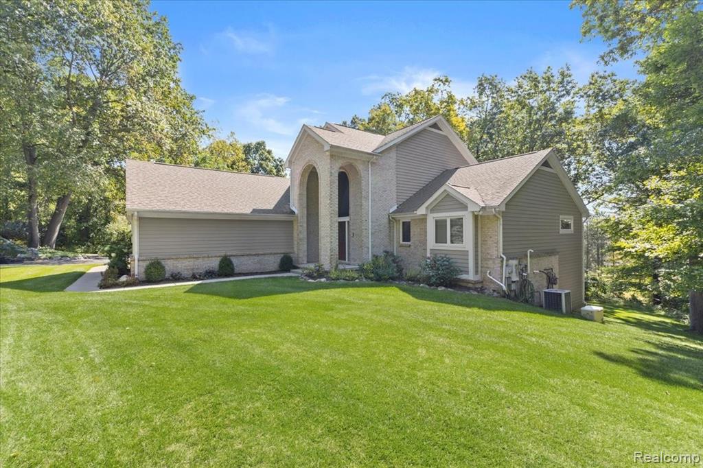 860 Galahad Drive, Ortonville, MI 48462 — front exterior