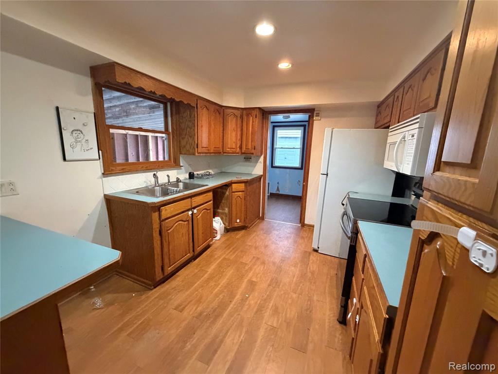 3294 Huggins Avenue, Flint, MI, 48506