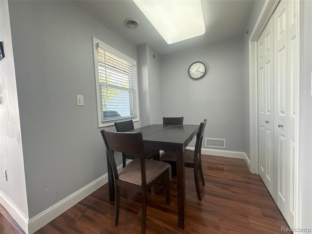 61 E Brickley, Hazel Park, MI 48030 — Photo 8