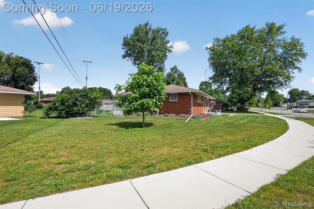 5404 Durwood Drive, Swartz Creek, MI 48473 — Photo 2