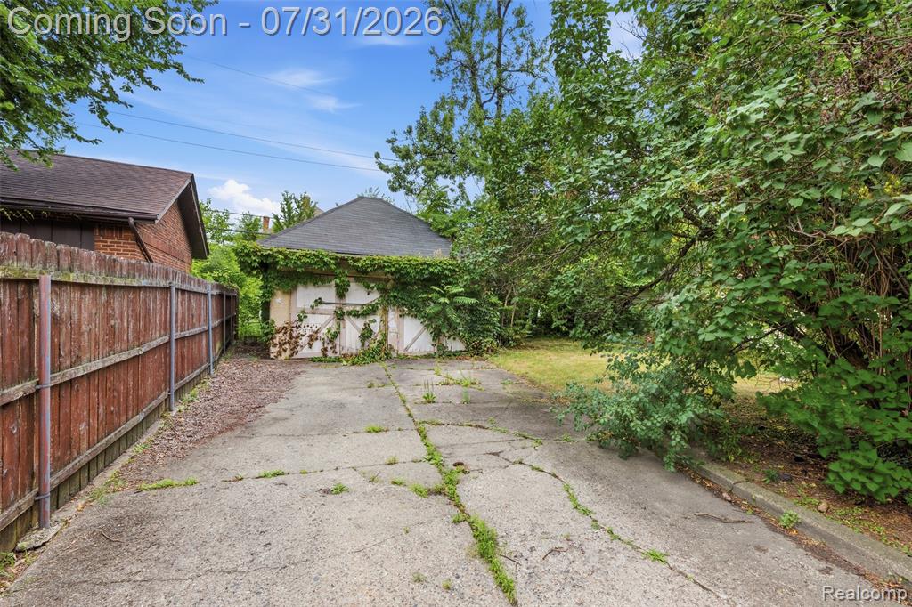 1636 W Boston Boulevard - Photo 3