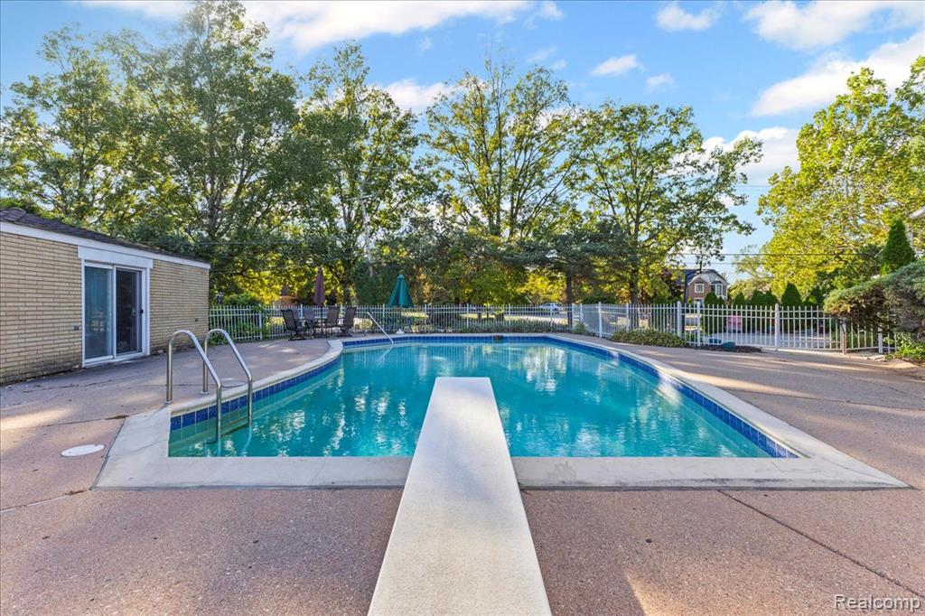 28791 Sunset Boulevard W, Lathrup Village, MI 48076 — Photo 10