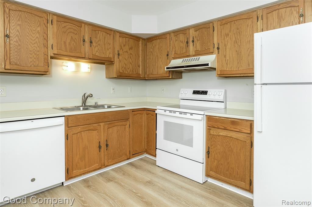 946 N Adams Road, Birmingham, MI 48009 — Photo 2
