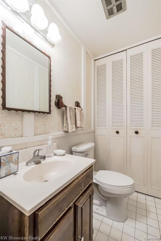 841 DRIBURG Drive, Commerce Twp, MI 48390 — Photo 11