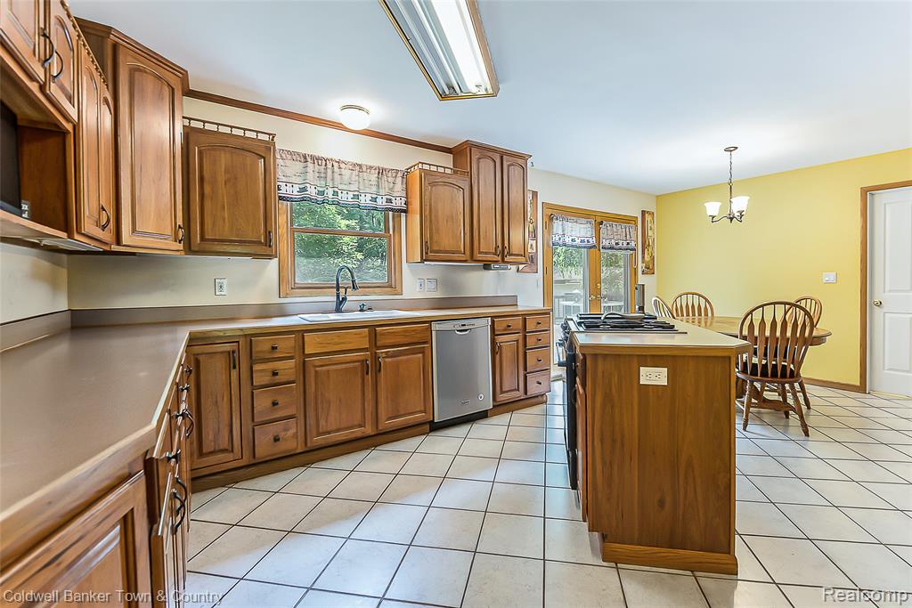 11527 McGregor Road, Pinckney, MI 48169 — Photo 8