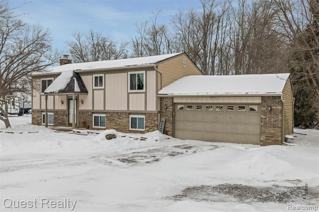 9580 Chaumont Drive, Commerce Twp, MI 48382 — Photo 2