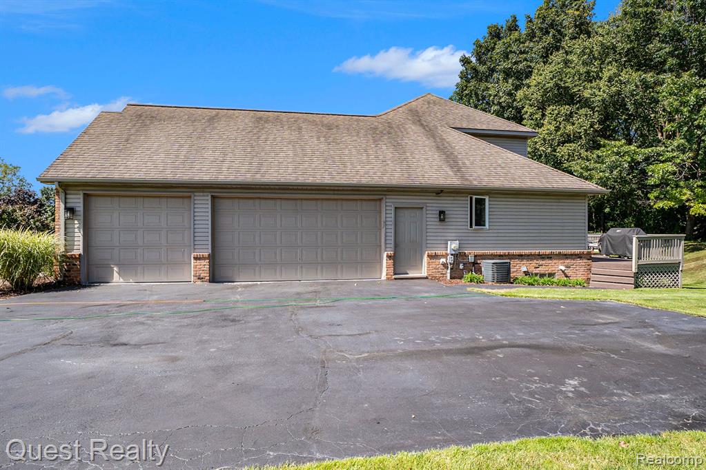 5780 GARNET Circle, Clarkston, MI 48348 — Photo 38