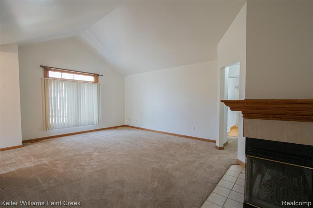2569 MAPLE FOREST Drive, Wixom, MI 48393 — Photo 6