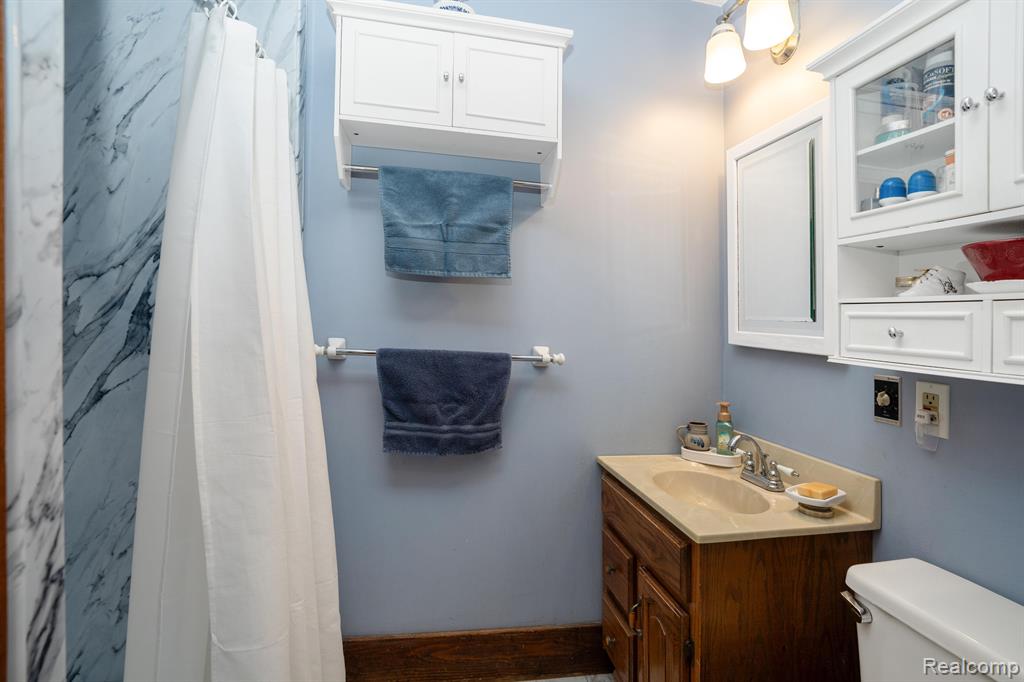 8675 Canal Road, Sterling Heights, MI 48314 — Photo 21