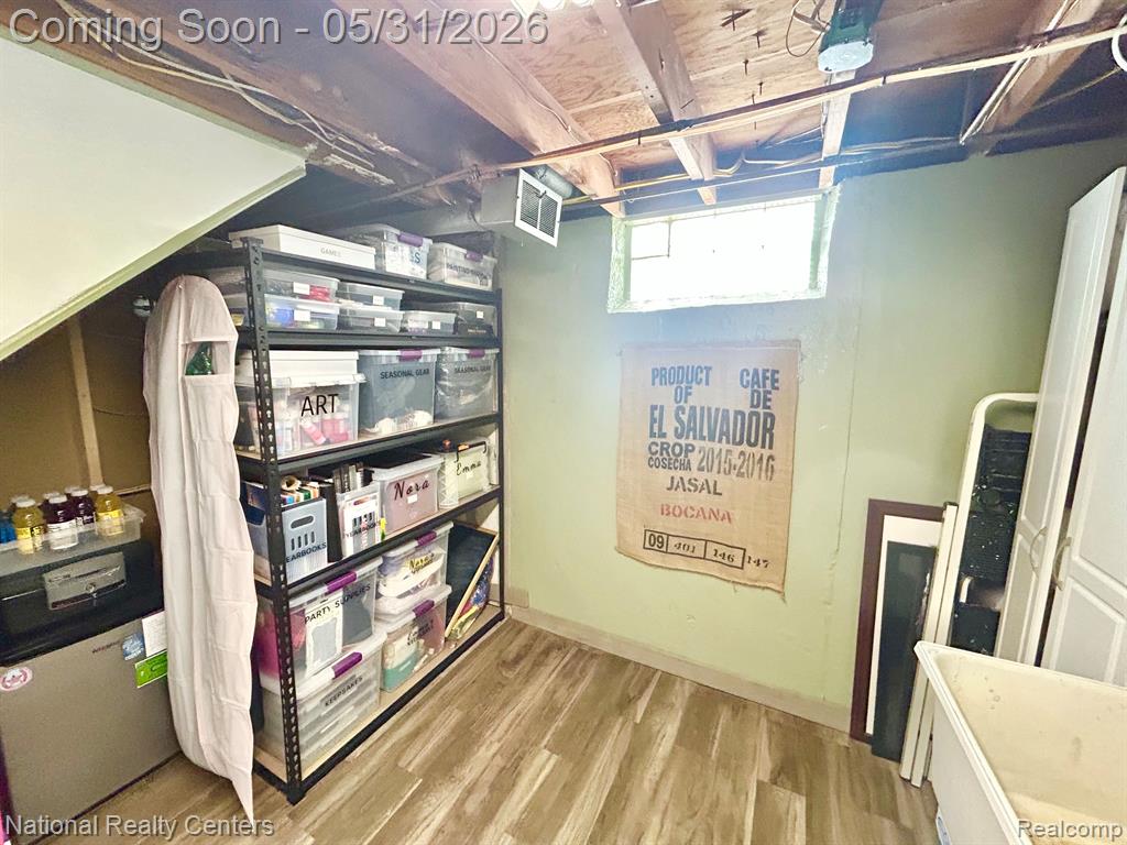9611 Deering Street, Livonia, MI 48150 — Photo 32
