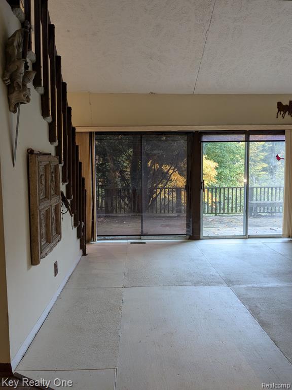 150 PORTER Lane, Leonard, MI 48367 — Photo 9