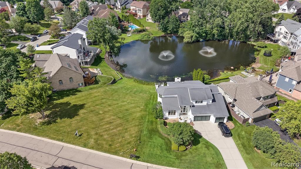 1062 FOREST BAY Drive, Waterford, MI 48328 — Photo 2