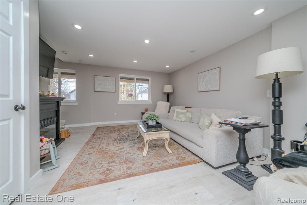 515 S Michigan Avenue, Howell, MI 48843 — Photo 8