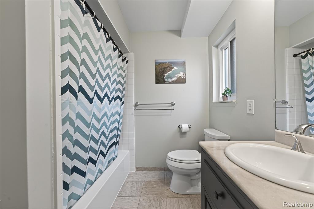 3960 Kings Point Drive, Troy, MI 48083 — Photo 21