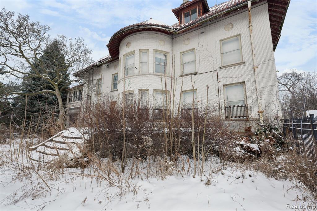 649 VAN DYKE Street, Detroit, MI 48214 — Photo 10