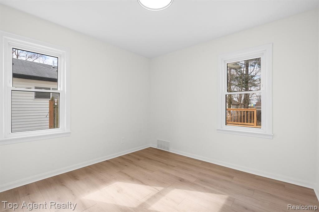 3986 BEECHGROVE Drive, Waterford, MI 48328 — Photo 13