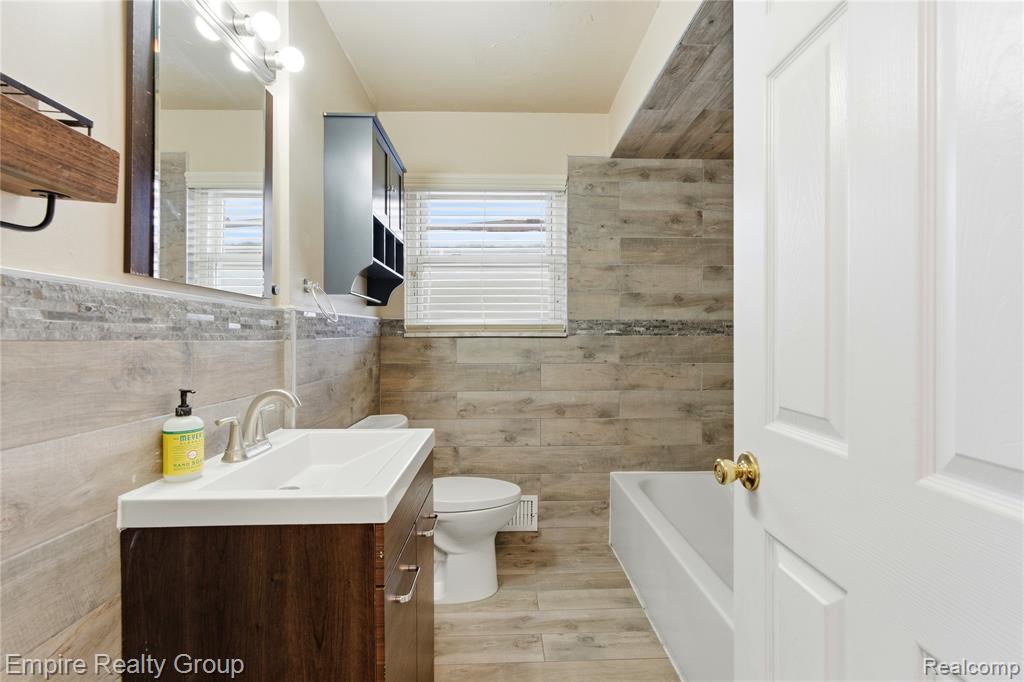6545 Robindale Avenue, Dearborn Heights, MI 48127 — Photo 12
