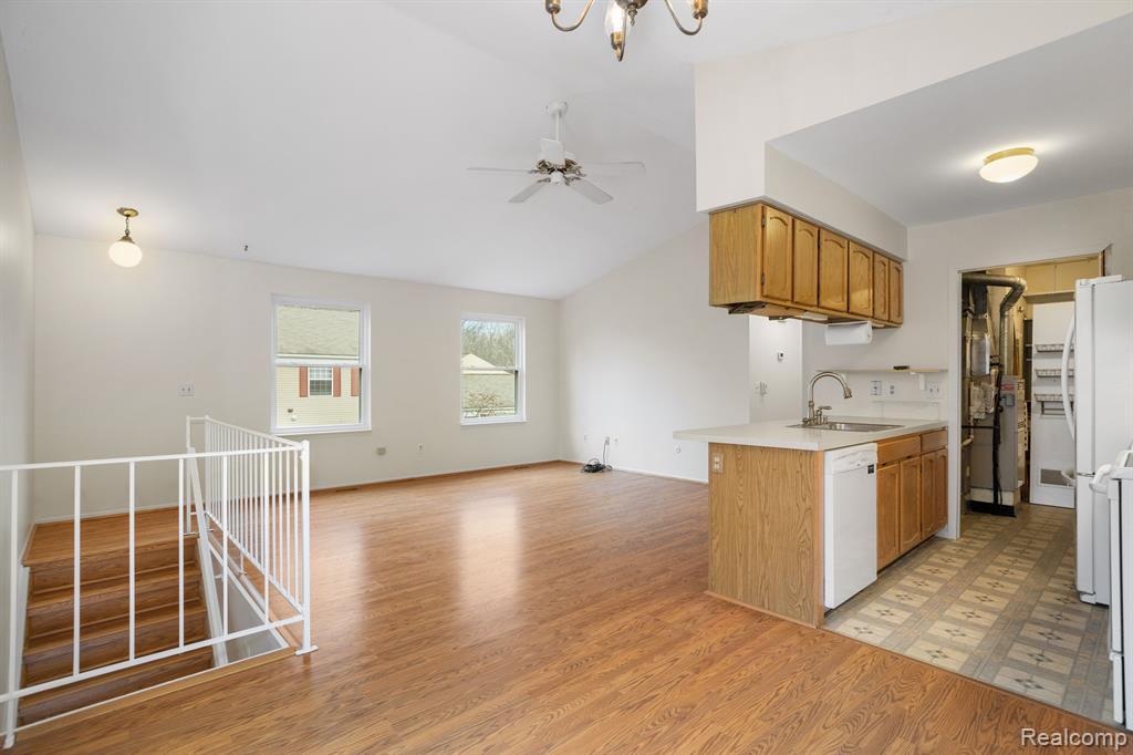 381 NEPTUNE Drive, Walled Lake, MI 48390 — Photo 11