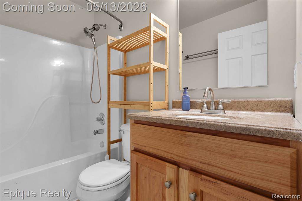 2653 Konrad Court, Auburn Hills, MI 48326 — Photo 17