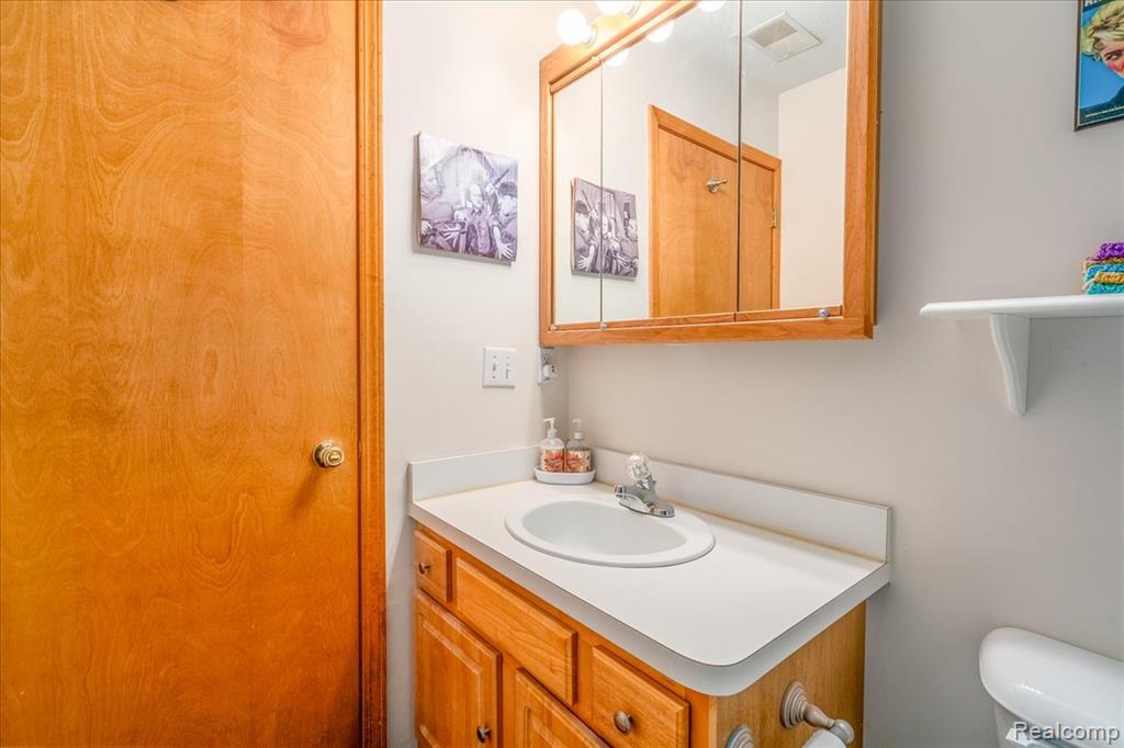 204 Marigold Circle, Westland, MI — Photo 20