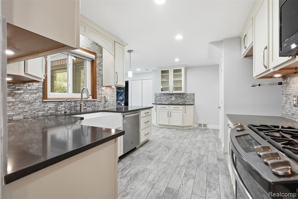 601 S Lafayette Street, Dearborn, MI 48124 — Photo 8