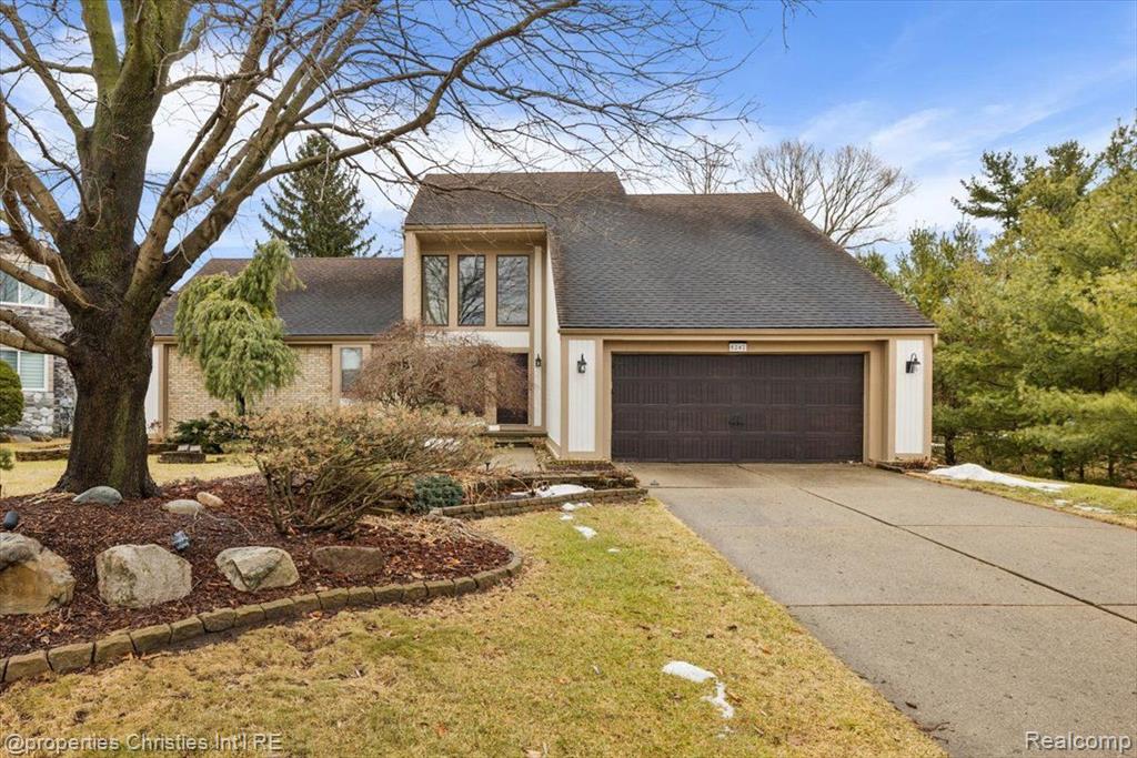 8241 LAKE PINE Drive, Commerce Twp, MI 48382 — Photo 56