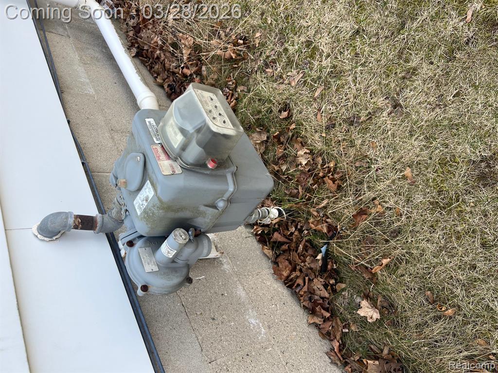2 Maple Street, Oxford, MI 48371 — Photo 17