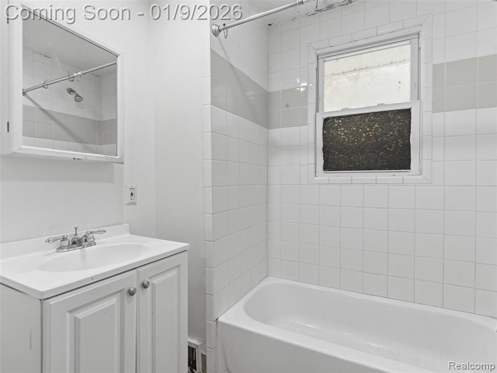 4350 Lotus Drive, Waterford, MI 48329 — Photo 16