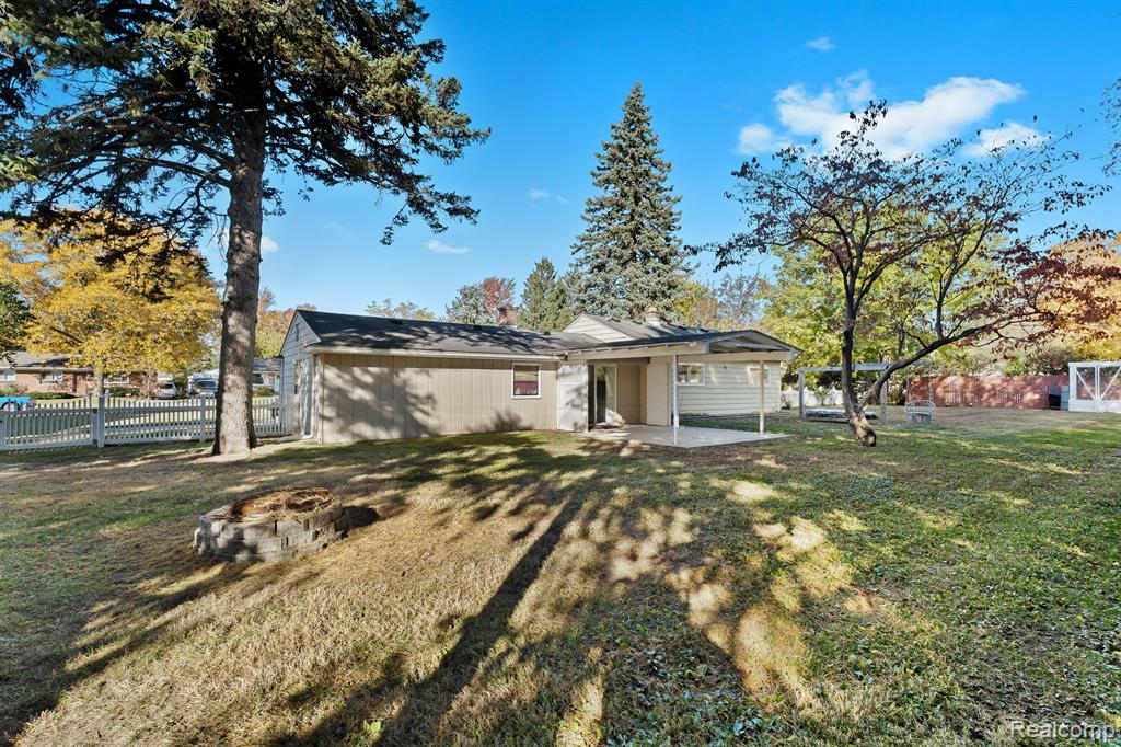 8946 OPORTO Street, Livonia, MI 48150 — Photo 8
