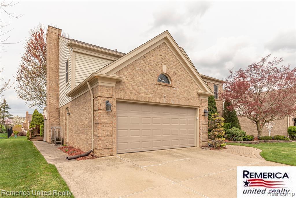 46206 LARCHMONT Drive, Canton, MI 48187 — Photo 3