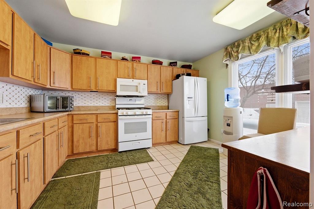 325 E Crescent Lane, Detroit, MI, 48207