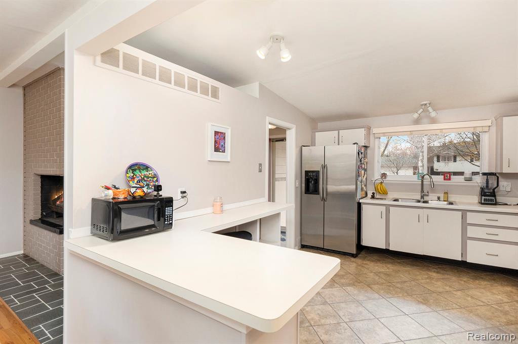 642 Provincetown Road, Auburn Hills, MI 48326 — Photo 7