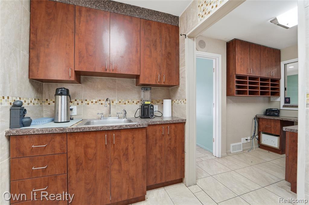 7247 Schaefer Road, Dearborn, MI 48126 — Photo 15