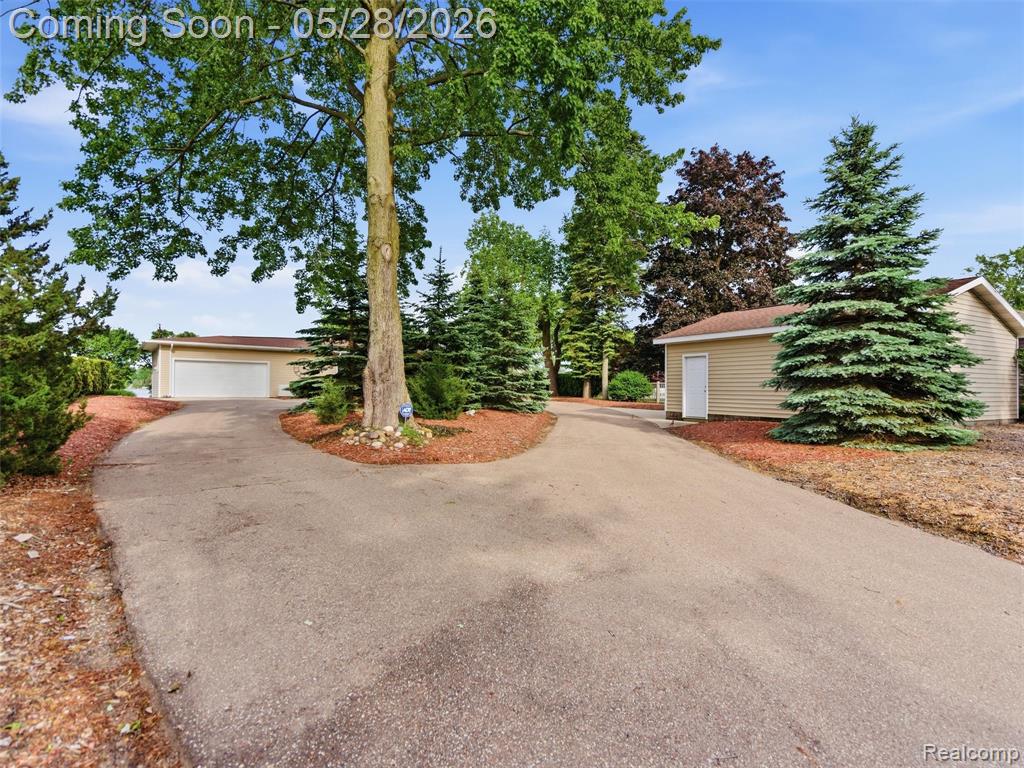 12099 Torrey Road, Fenton, MI 48430 — Photo 43