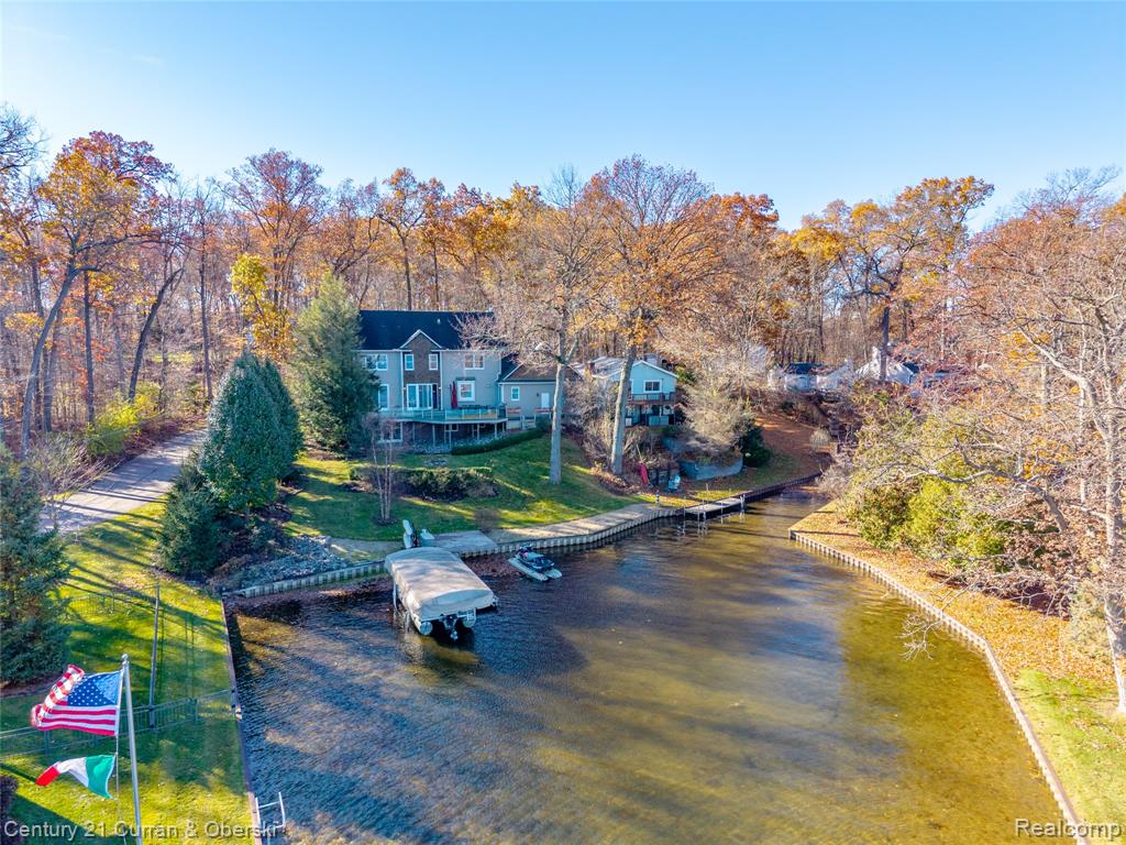 8308 Peninsular Drive, Fenton, MI 48430 — Photo 43