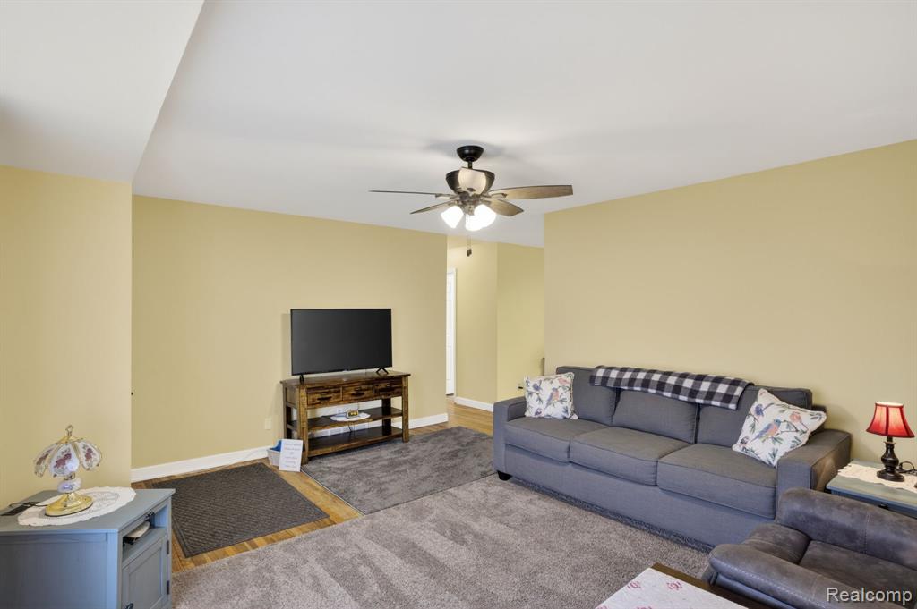 6401 N Webster Road, Mount Morris, MI 48458 — Photo 10