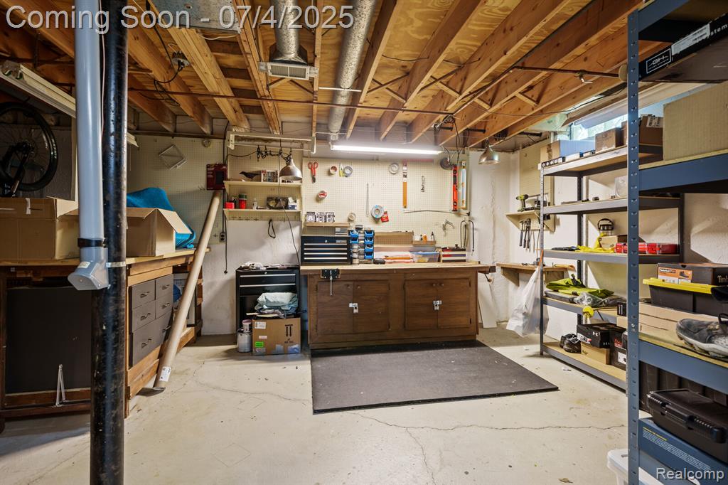 46314 Rockledge Drive, Plymouth, MI 48170 — Photo 27