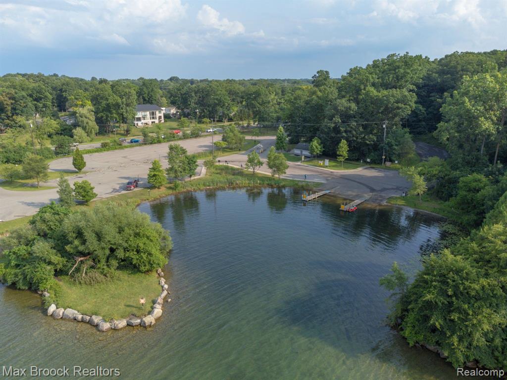 4053 HARBOR VISTA Drive, Orchard Lake Village, MI 48323 — Photo 13