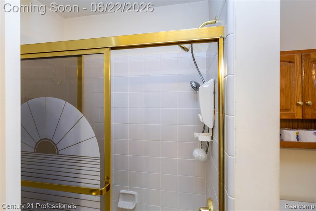 8225 Brookstone Lane, Clawson, MI 48348 — Photo 30