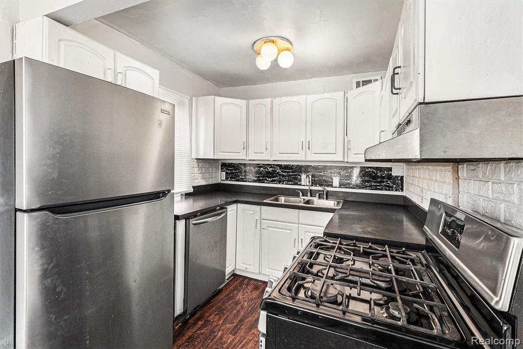 9336 SUSSEX St Street, Detroit, MI 48228 — Photo 8