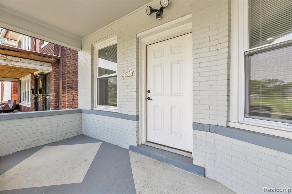 2653 LOTHROP Street - Photo 2