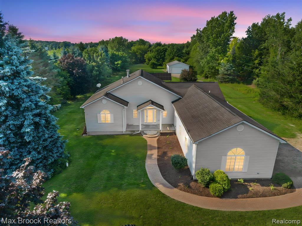 2165 Oakwood Road, Ortonville, MI 48462 — Photo 2