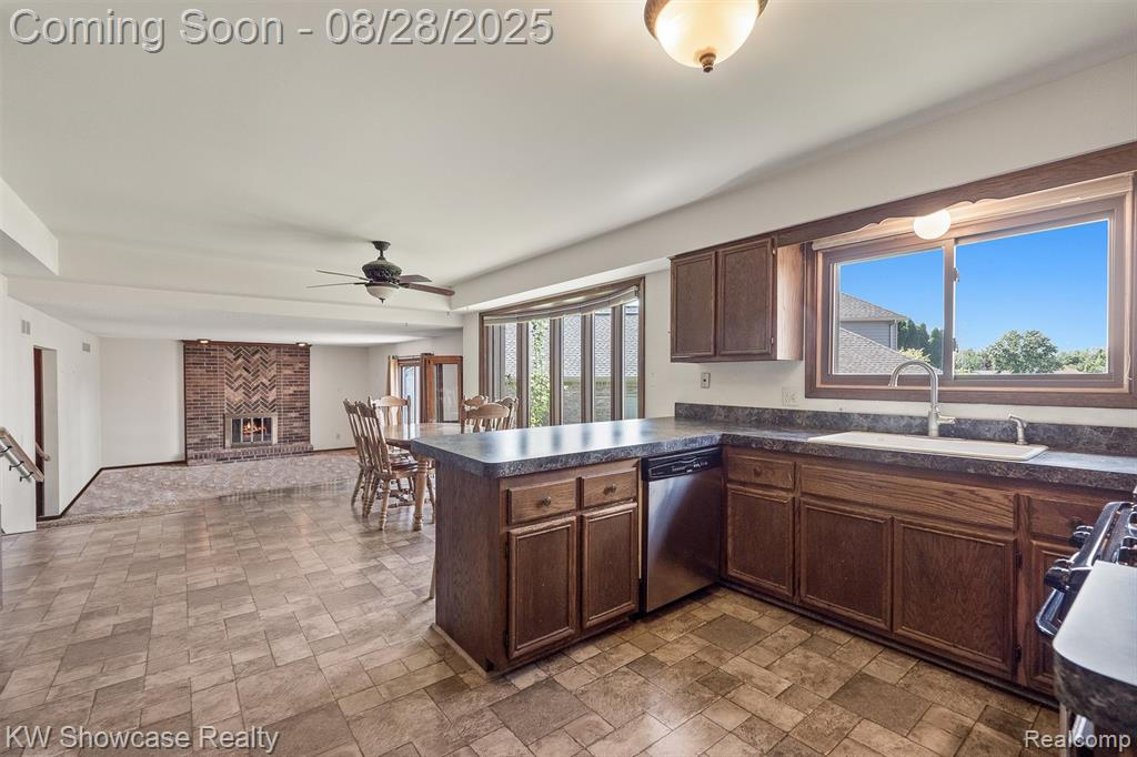 48150 Lake Valley Drive, Shelby Twp, MI 48317 — Photo 16