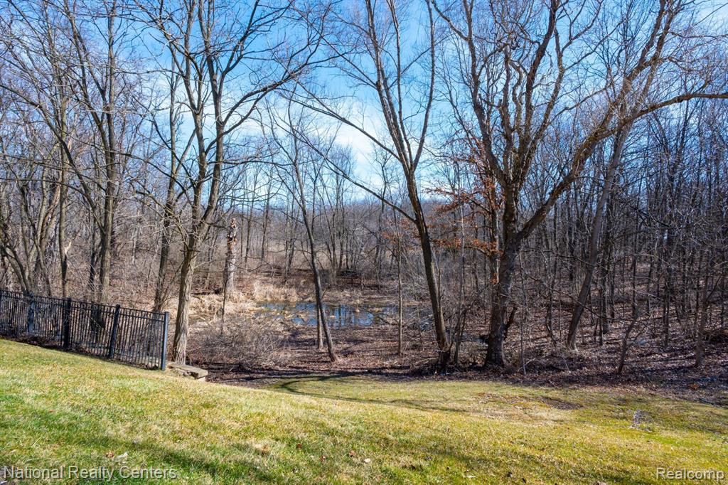 693 ABBINGTON Court, Howell, MI 48843 — Photo 32