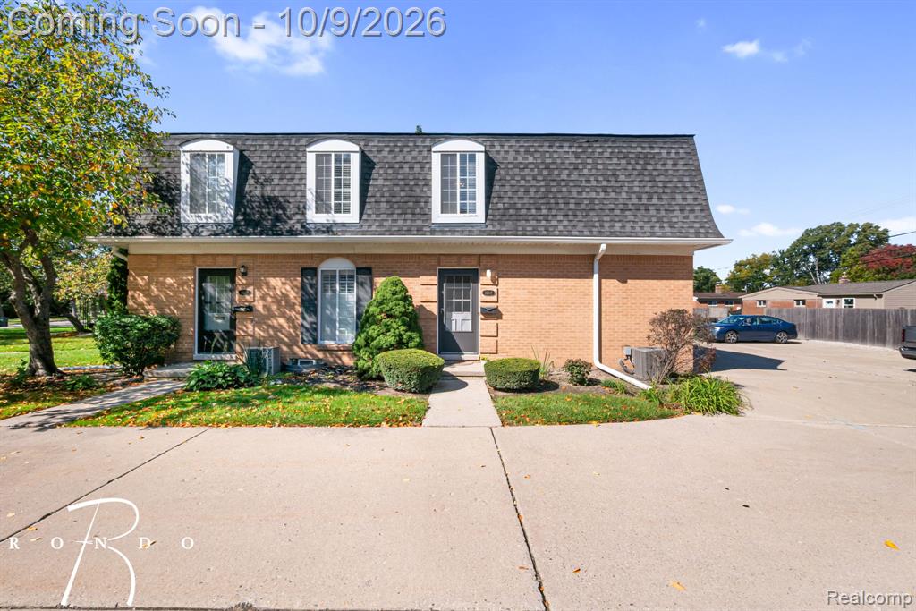 22817 Overlake Street, Saint Clair Shores, MI 48080