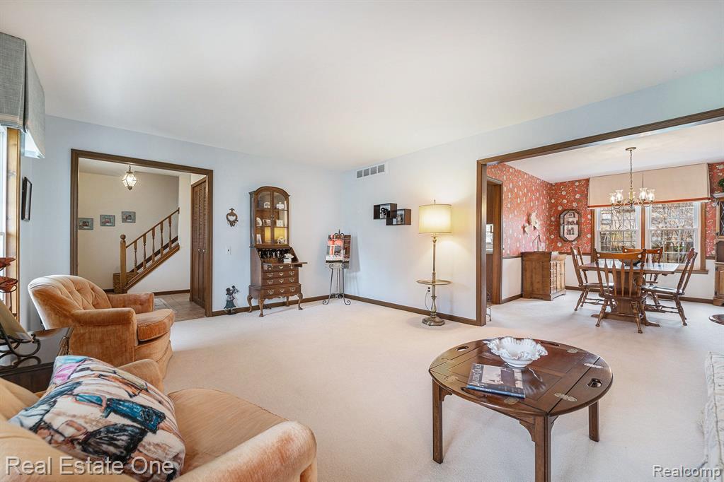 5367 LANGLEWOOD Drive, West Bloomfield, MI — Photo 8
