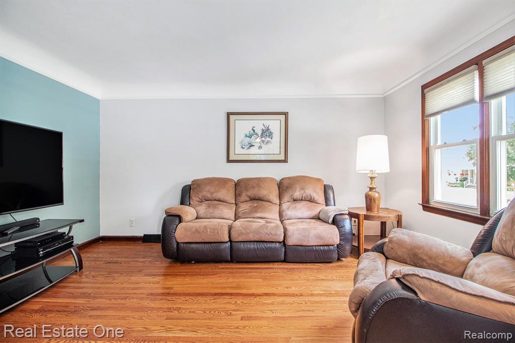 96 Detroit, Trenton, MI 48183 — Photo 8