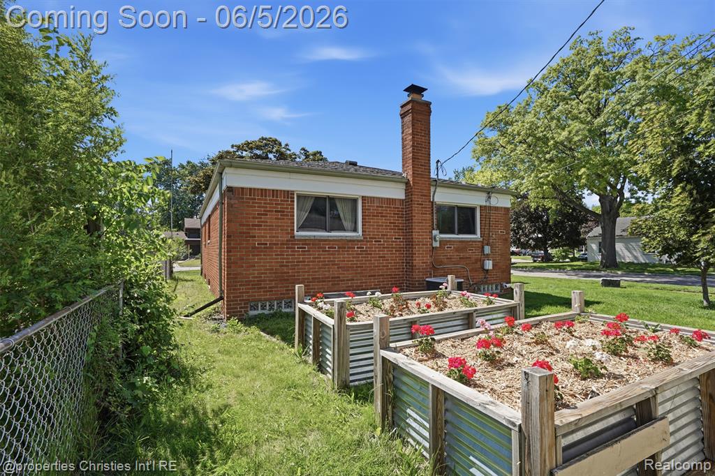 8982 Beatrice Street, Livonia, MI 48150 — Photo 30