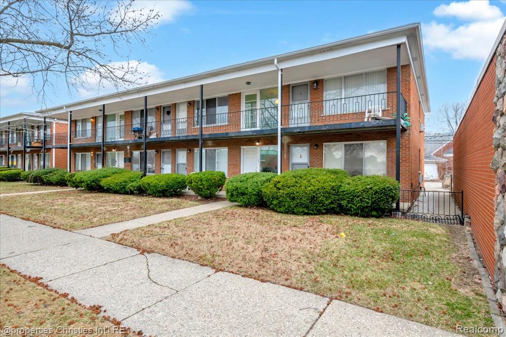 20231 Kelly Road, Harper Woods, MI 48225 — Photo 2