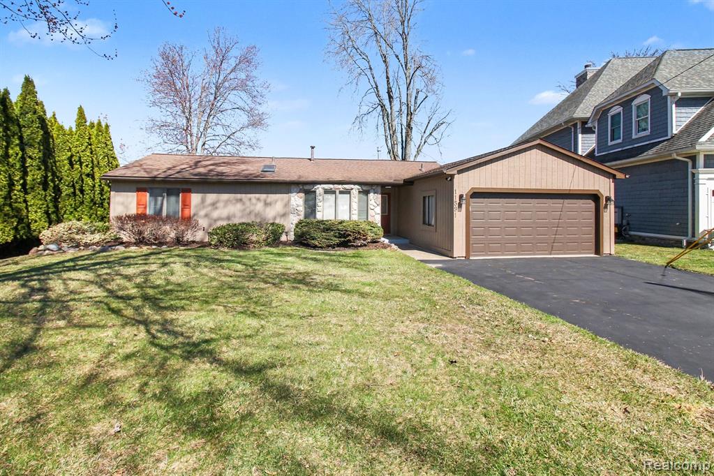 11591 PLEASANT VIEW Drive, Pinckney, MI 48169 — Photo 7